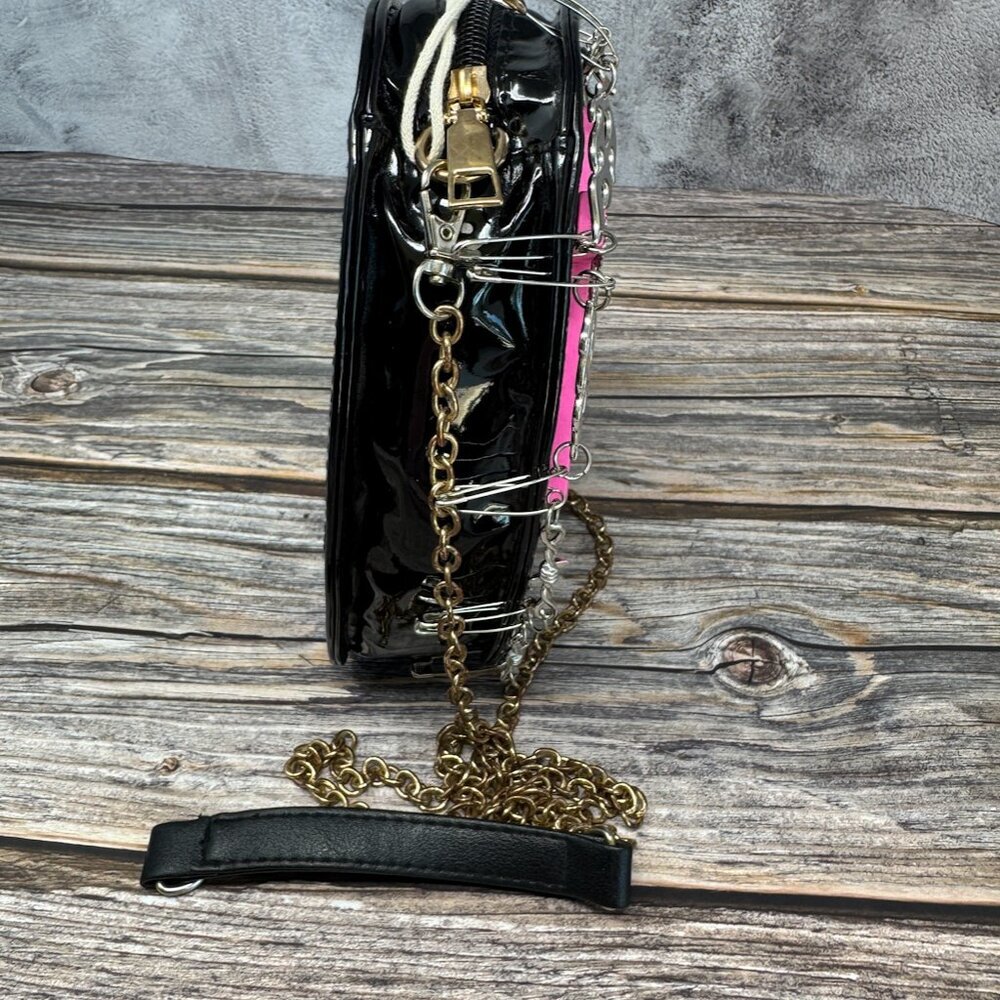 Gothic Heart-Shaped Crossbody Bag NWT - Picture 5 of 7